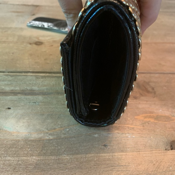 🔥Reduced $20!🔥 Gold & Black Metal stud Clutch - Picture 6 of 6